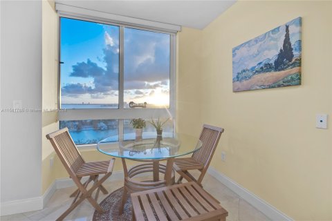 Condo in Miami Beach, Florida, 2 bedrooms  № 1161151 - photo 28