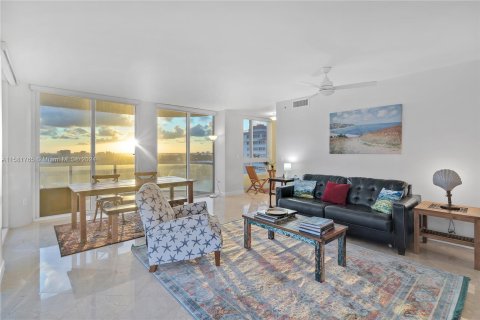 Condo in Miami Beach, Florida, 2 bedrooms  № 1161151 - photo 25