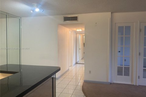 Apartamento en alquiler en Tamarac, Florida, 2 dormitorios, 76.83 m2 № 1078031 - foto 20