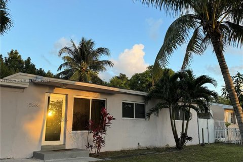 Villa ou maison à vendre à North Miami Beach, Floride: 5 chambres, 158.77 m2 № 919274 - photo 1