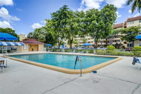 Condo in Lauderhill, Florida, 2 bedrooms  № 1181629 - photo 27