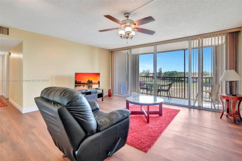 Condominio en venta en Lauderhill, Florida, 2 dormitorios, 98.48 m2 № 1181629 - foto 24