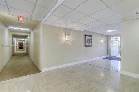 Condo in Lauderhill, Florida, 2 bedrooms  № 1181629 - photo 8