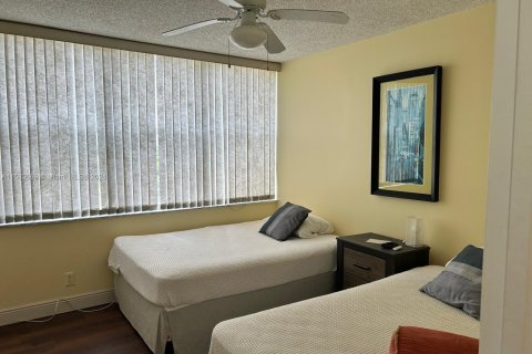 Condo in Lauderhill, Florida, 2 bedrooms  № 1181629 - photo 13