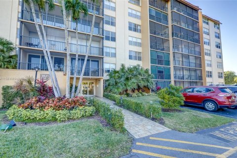 Condo in Lauderhill, Florida, 2 bedrooms  № 1181629 - photo 5