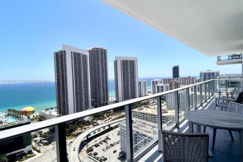 Condominio en venta en Hollywood, Florida, 2 dormitorios, 98.01 m2 № 1181487 - foto 2