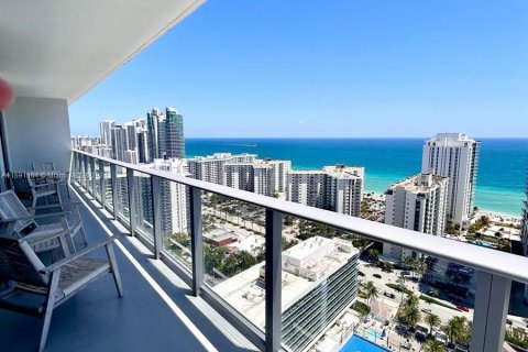 Condominio en venta en Hollywood, Florida, 2 dormitorios, 98.01 m2 № 1181487 - foto 1