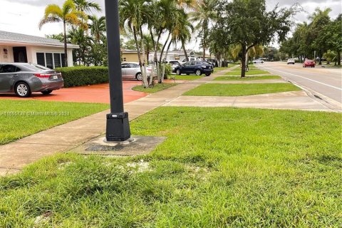 Villa ou maison à louer à Cutler Bay, Floride: 3 chambres, 111.48 m2 № 1355023 - photo 2