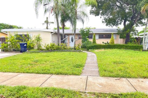 House in Cutler Bay, Florida 3 bedrooms, 111.48 sq.m. № 1355023 - photo 1