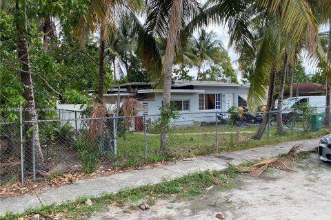 House in Miami, Florida 3 bedrooms, 122.35 sq.m. № 1355024 - photo 2