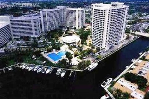 Condominio en alquiler en Hallandale Beach, Florida, 1 dormitorio, 88.26 m2 № 1355022 - foto 13