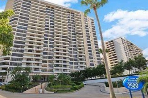 Condominio en alquiler en Hallandale Beach, Florida, 1 dormitorio, 88.26 m2 № 1355022 - foto 14