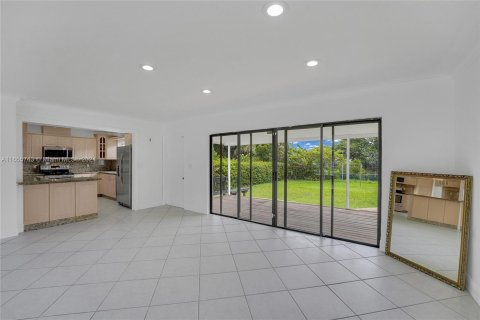 House in Miami, Florida 4 bedrooms, 177.72 sq.m. № 1355025 - photo 18