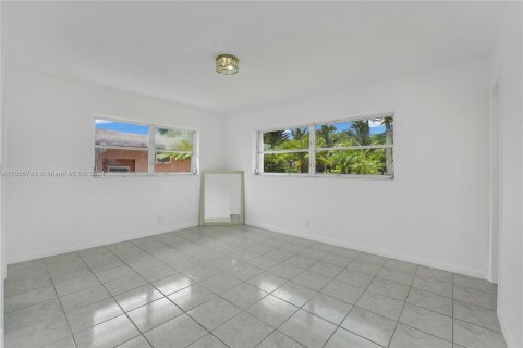 Villa ou maison à louer à Miami, Floride: 4 chambres, 177.72 m2 № 1355025 - photo 7