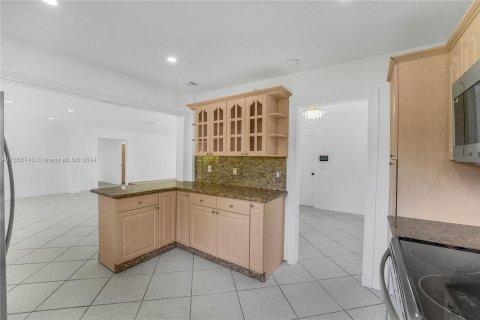 Villa ou maison à louer à Miami, Floride: 4 chambres, 177.72 m2 № 1355025 - photo 24