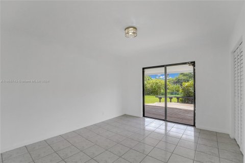 Villa ou maison à louer à Miami, Floride: 4 chambres, 177.72 m2 № 1355025 - photo 6