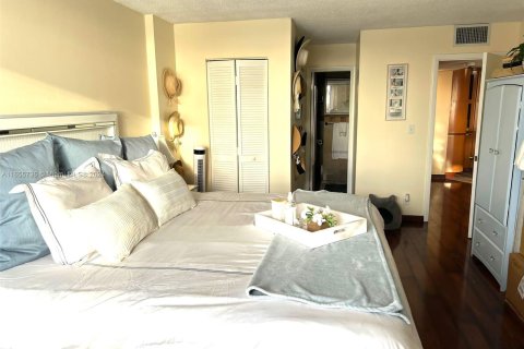 Condo in Hollywood, Florida, 1 bedroom  № 1355021 - photo 26