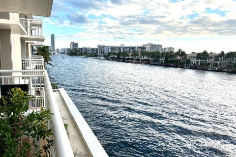 Condominio en alquiler en Hollywood, Florida, 1 dormitorio, 77.29 m2 № 1355021 - foto 4