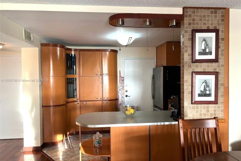 Condo in Hollywood, Florida, 1 bedroom  № 1355021 - photo 9