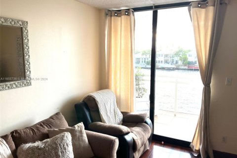 Condo in Hollywood, Florida, 1 bedroom  № 1355021 - photo 17