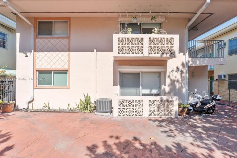 Condo in Miami Beach, Florida, 1 bedroom  № 1215360 - photo 2