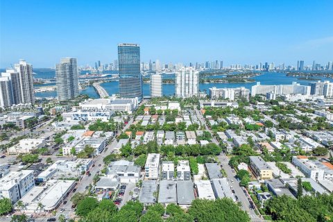 Condo in Miami Beach, Florida, 1 bedroom  № 1215360 - photo 29