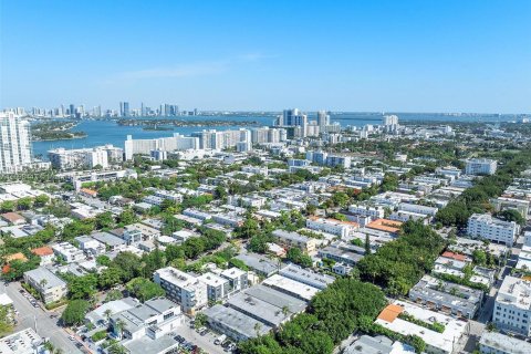 Condo in Miami Beach, Florida, 1 bedroom  № 1215360 - photo 30