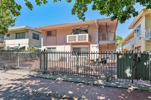 Condo in Miami Beach, Florida, 1 bedroom  № 1215360 - photo 17