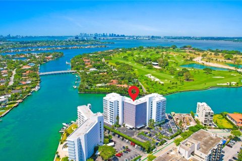 Condominio en venta en Bay Harbor Islands, Florida, 1 dormitorio, 106.84 m2 № 1215708 - foto 13