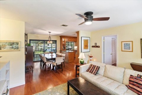 Casa en venta en Miami Lakes, Florida, 3 dormitorios, 110.37 m2 № 1136015 - foto 14