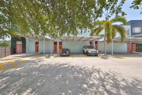 Townhouse in Tampa, Florida 2 bedrooms, 132.66 sq.m. № 1288556 - photo 2