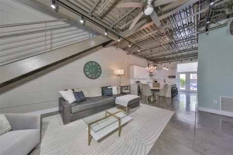 Touwnhouse à vendre à Tampa, Floride: 2 chambres, 132.66 m2 № 1288556 - photo 8