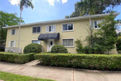 Immobilier commercial à vendre à Coral Gables, Floride: 325.16 m2 № 1004388 - photo 1