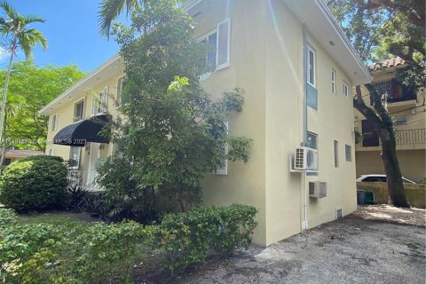 Immobilier commercial à vendre à Coral Gables, Floride: 325.16 m2 № 1004388 - photo 2