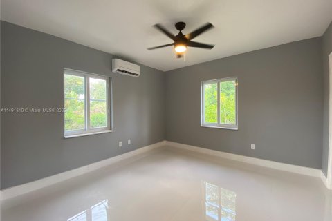 Immobilier commercial à vendre à Coral Gables, Floride: 325.16 m2 № 1004388 - photo 4