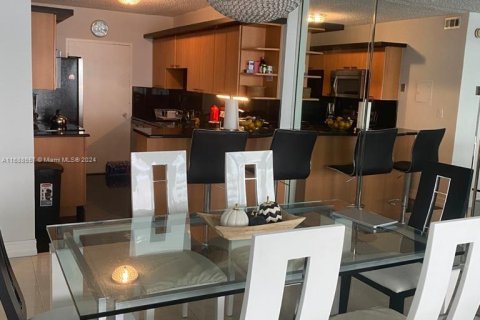 Condo in Miami Beach, Florida, 2 bedrooms  № 1431279 - photo 3