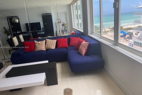 Condo in Miami Beach, Florida, 2 bedrooms  № 1431279 - photo 2