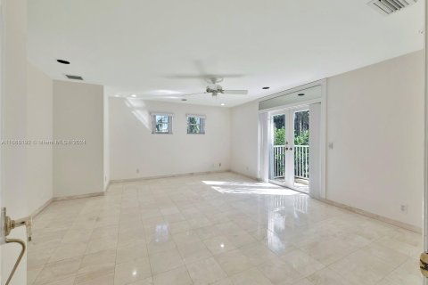 Casa en venta en Miami, Florida, 5 dormitorios, 383.04 m2 № 1431251 - foto 23