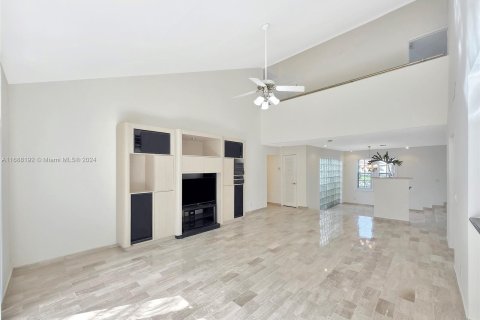 Casa en venta en Miami, Florida, 5 dormitorios, 383.04 m2 № 1431251 - foto 10