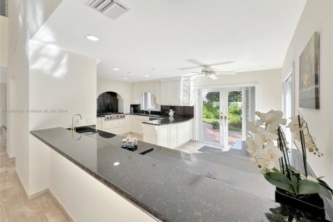 Casa en venta en Miami, Florida, 5 dormitorios, 383.04 m2 № 1431251 - foto 11