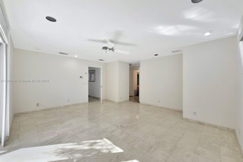 Casa en venta en Miami, Florida, 5 dormitorios, 383.04 m2 № 1431251 - foto 24