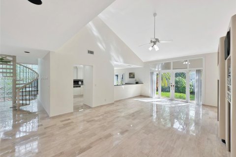 Casa en venta en Miami, Florida, 5 dormitorios, 383.04 m2 № 1431251 - foto 9