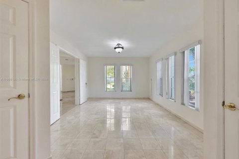 Casa en venta en Miami, Florida, 5 dormitorios, 383.04 m2 № 1431251 - foto 18