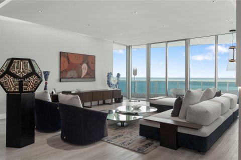 Condo in Miami Beach, Florida, 3 bedrooms  № 1430049 - photo 1