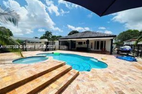 Villa ou maison à vendre à Miami, Floride: 4 chambres, 163.97 m2 № 1358664 - photo 5