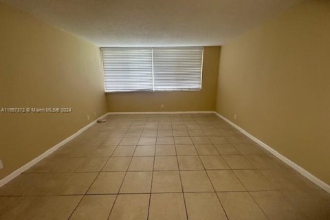 Condo in Miami, Florida, 1 bedroom  № 1358663 - photo 5