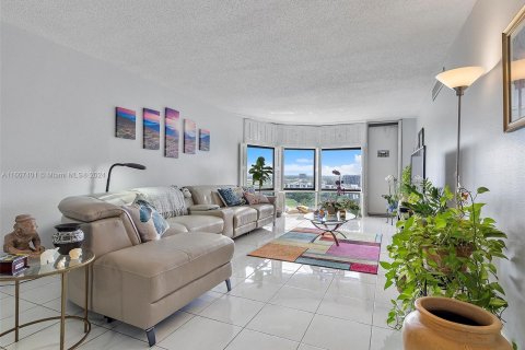 Condo in Aventura, Florida, 2 bedrooms  № 1231651 - photo 8