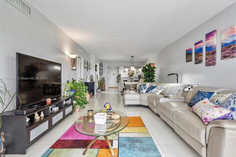 Condo in Aventura, Florida, 2 bedrooms  № 1231651 - photo 12