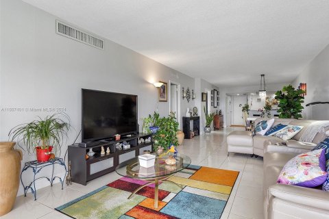 Condo in Aventura, Florida, 2 bedrooms  № 1231651 - photo 15