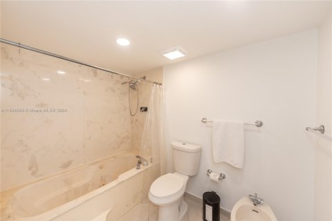 Condo in Miami, Florida, 1 bedroom  № 1294550 - photo 20